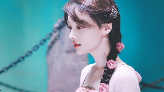 娱乐吃瓜美少女侯明昊,娱乐吃瓜界的青春偶像