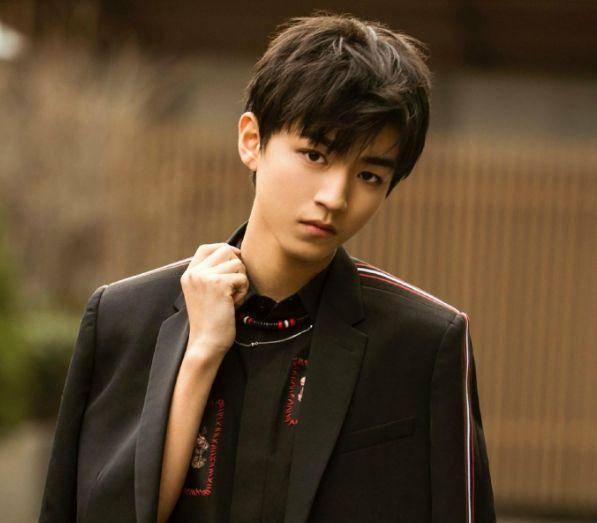 娱乐吃瓜蜀黍王俊凯小说,娱乐圈的甜蜜瓜田