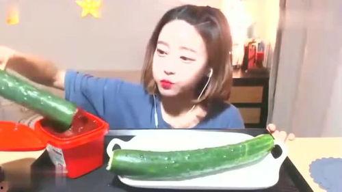 娱乐吃瓜酱卖茶女